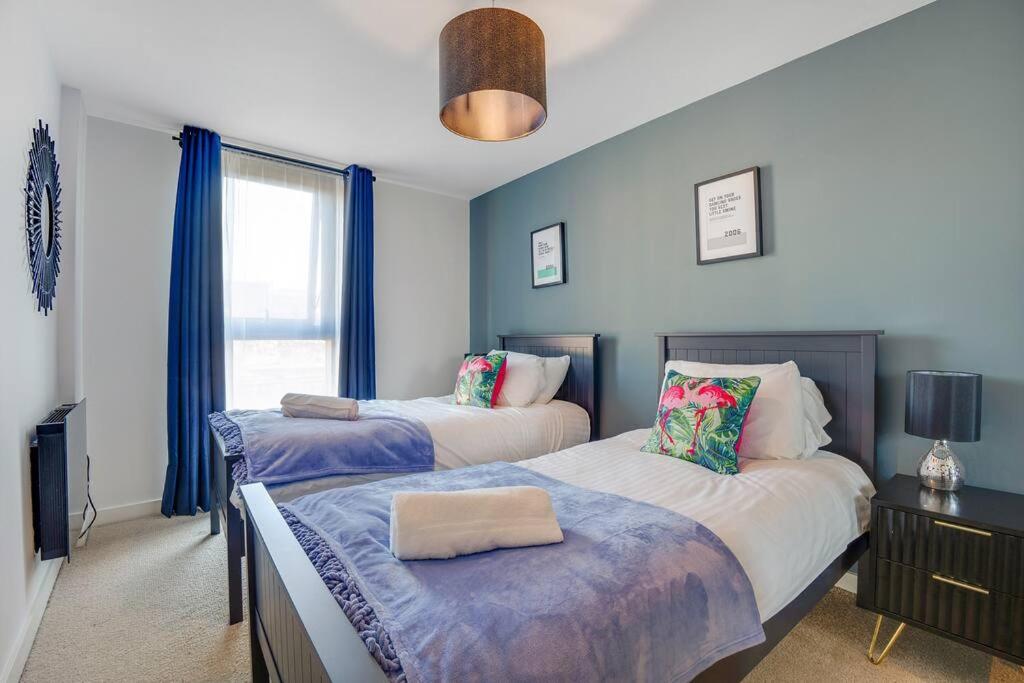 Sheffield Two BR with Private Parking view 5
