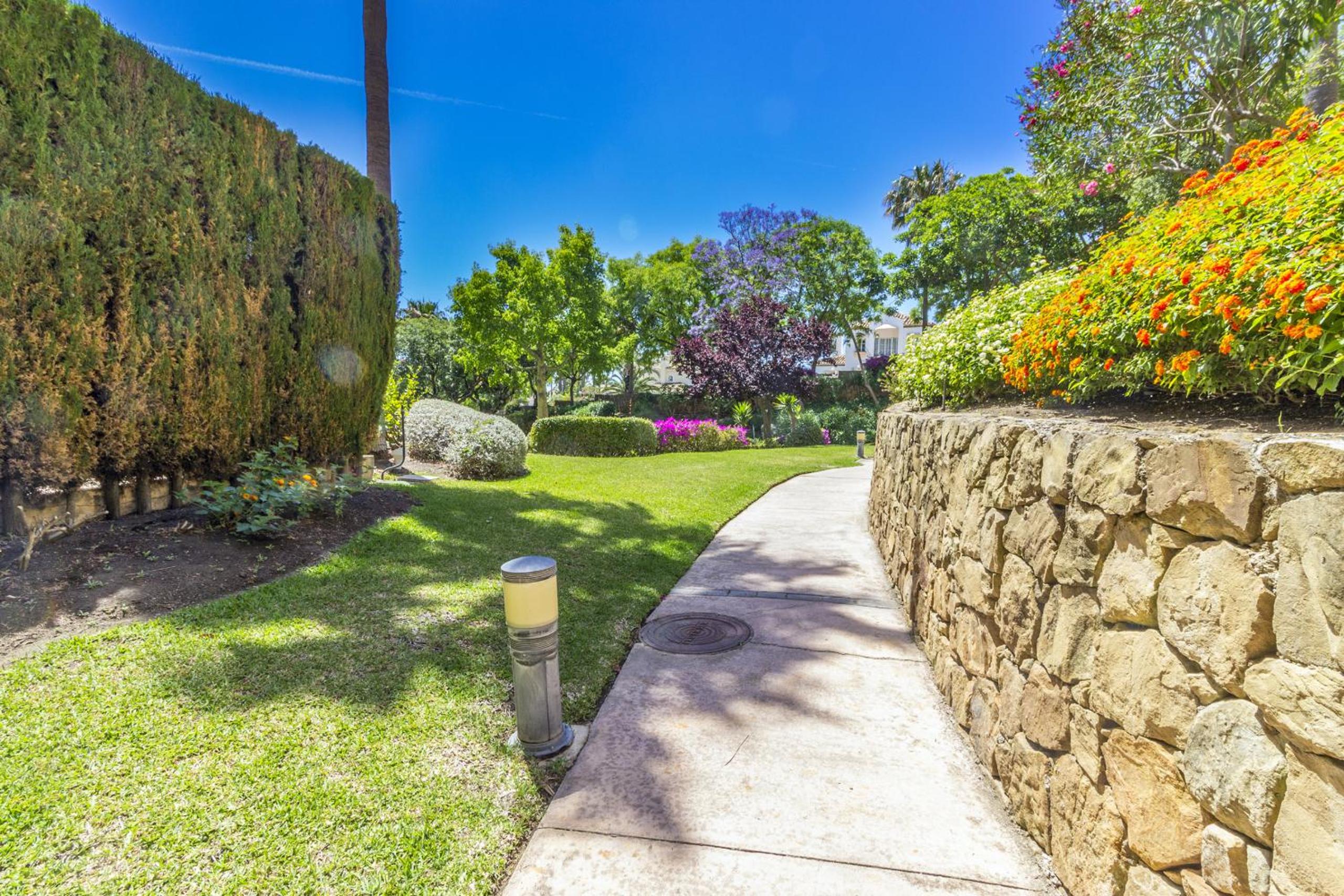 Cubo's Apartamento Boutique Elviria Hills Marbella