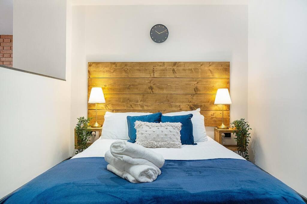 NEW! Sheffield Duplex, Sleeps 4! view 3