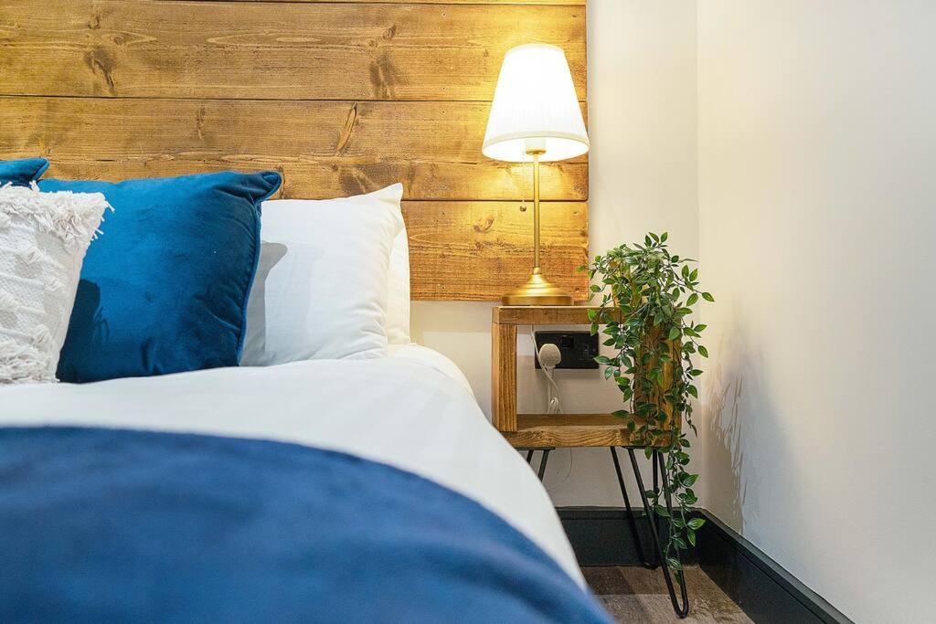 NEW! Sheffield Duplex, Sleeps 4! view 4