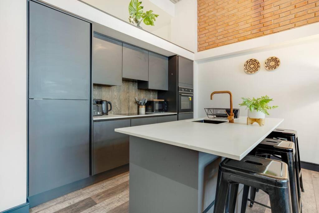 NEW! Sheffield Duplex, Sleeps 4! view 2