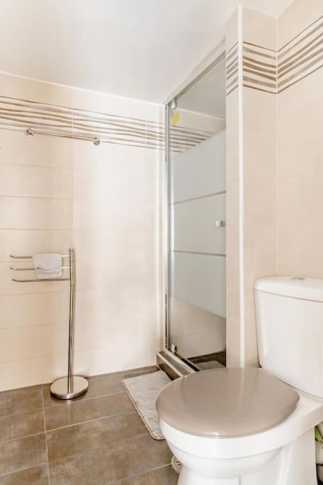 Modern full apt near acropolis/vaccinatedHosts