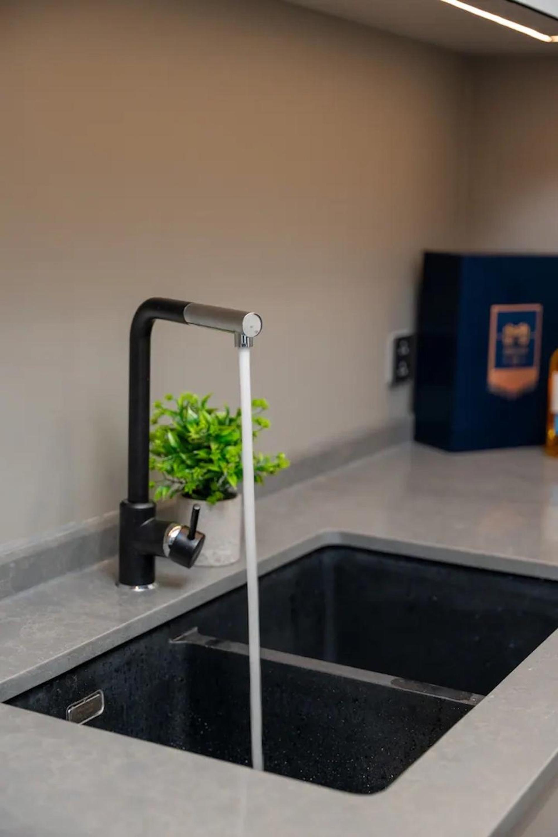 ZO Apartment Opera, Crest, Galleria -Central Saigon -Free POOL-GYM-SAUNA Room-YOGA Room