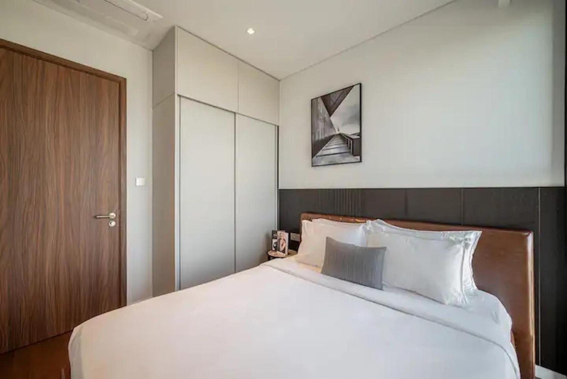 ZO Apartment Opera, Crest, Galleria -Central Saigon -Free POOL-GYM-SAUNA Room-YOGA Room