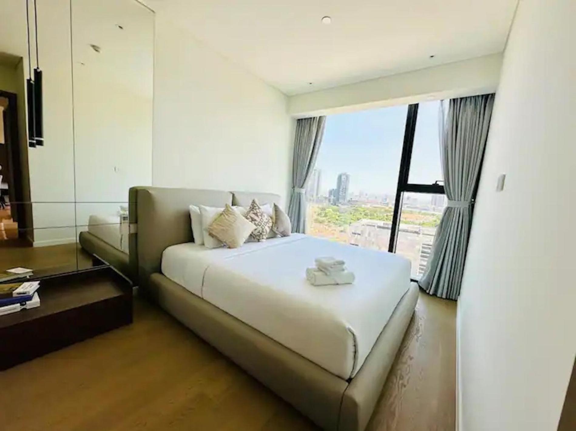ZO Apartment Opera, Crest, Galleria -Central Saigon -Free POOL-GYM-SAUNA Room-YOGA Room