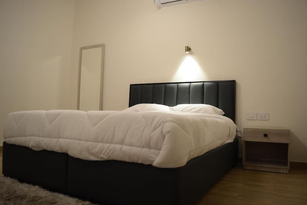 White Palace served Apartment 11