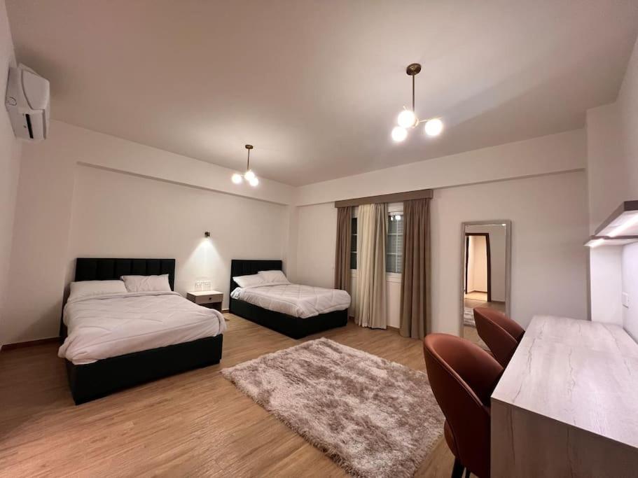 White Palace served Apartment 11