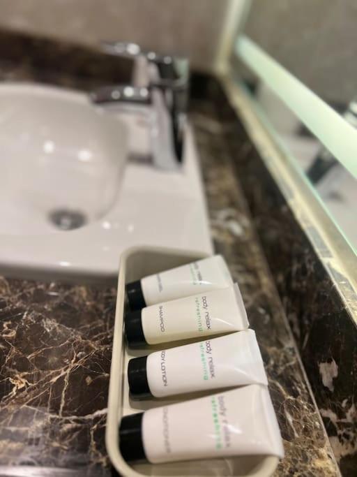 White Palace served Apartment 11