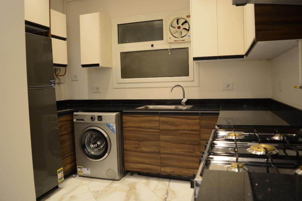 White Palace served Apartment 11