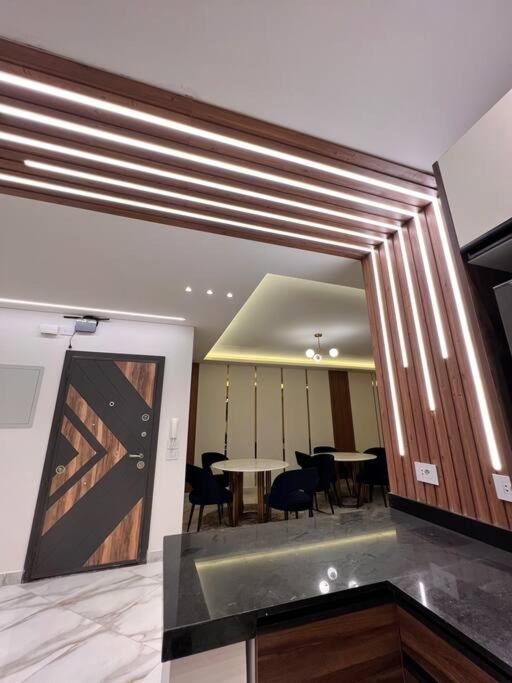 White Palace served Apartment 11
