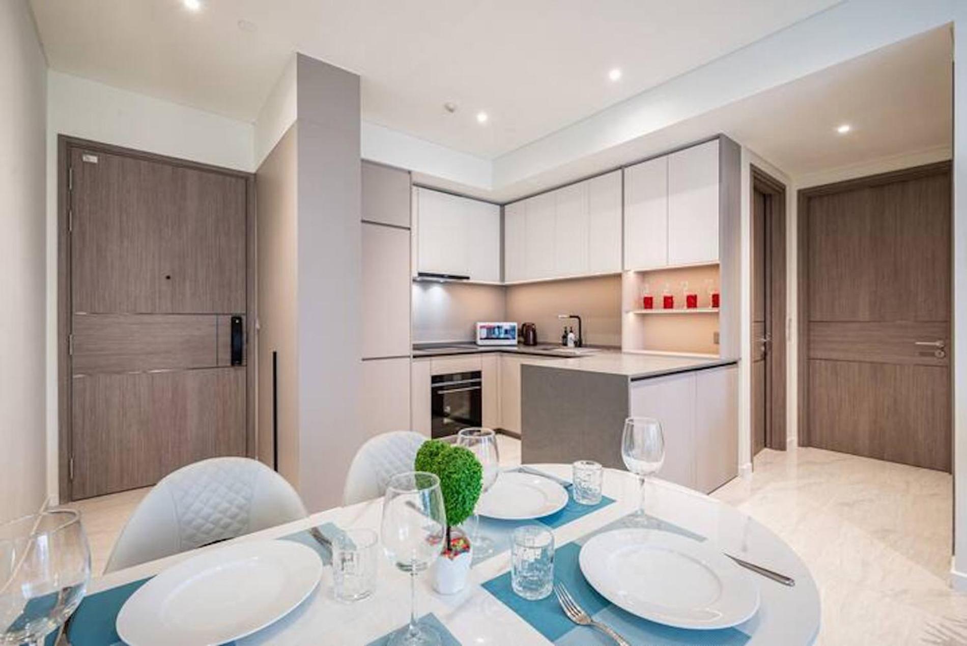 ZO Apartment Opera, Crest, Galleria -Central Saigon -Free POOL-GYM-SAUNA Room-YOGA Room