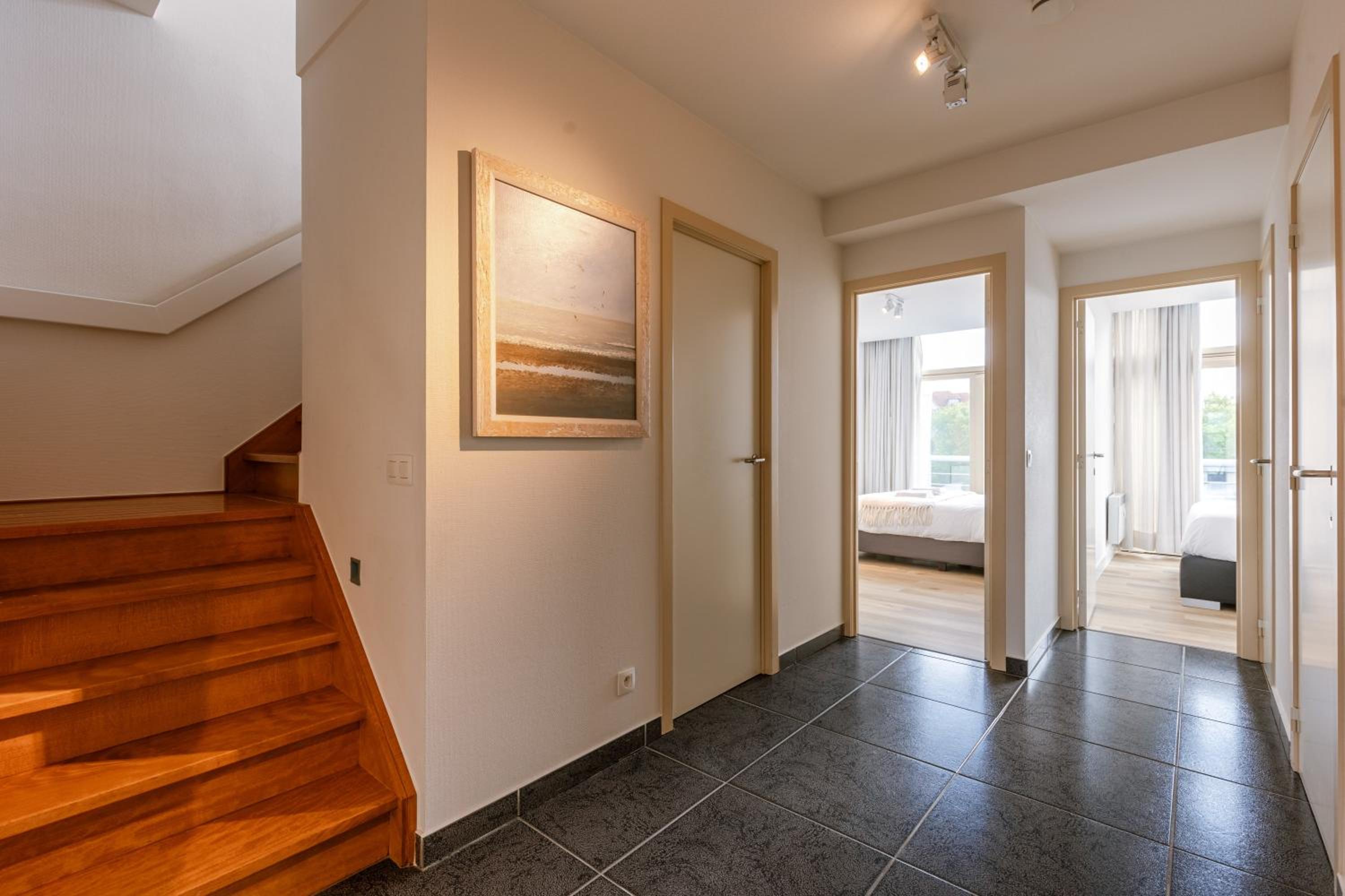 Spacious apt for 8 in Oostduinkerke near beach