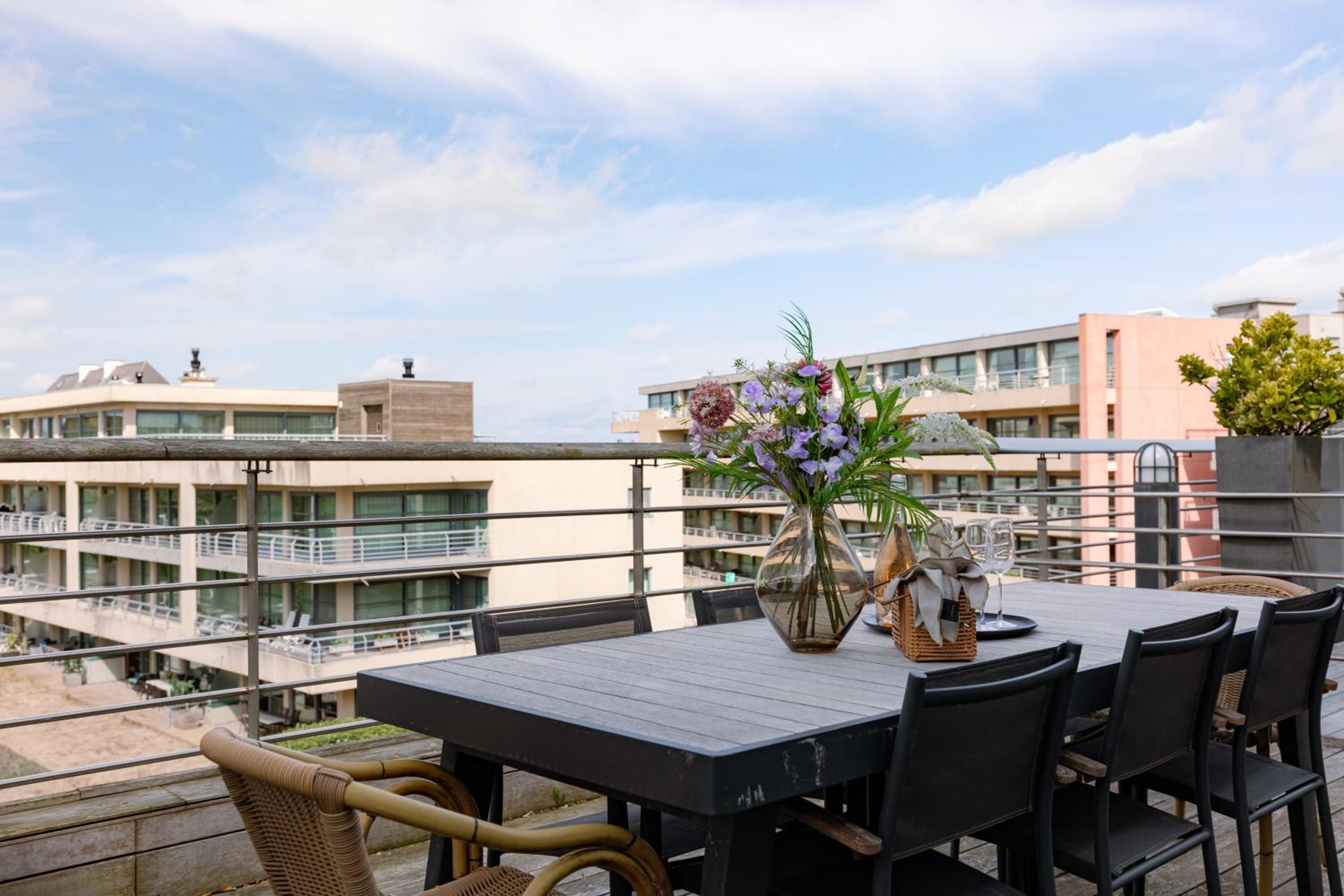 Spacious apt for 8 in Oostduinkerke near beach