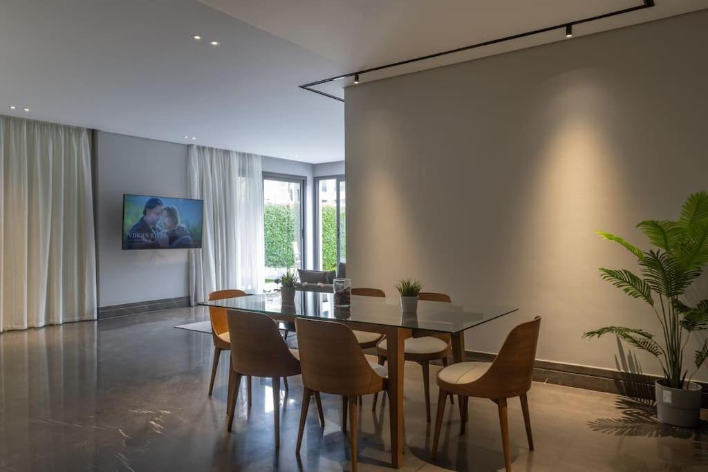 Private Pool Three Bedroom Apartment Silver Palm