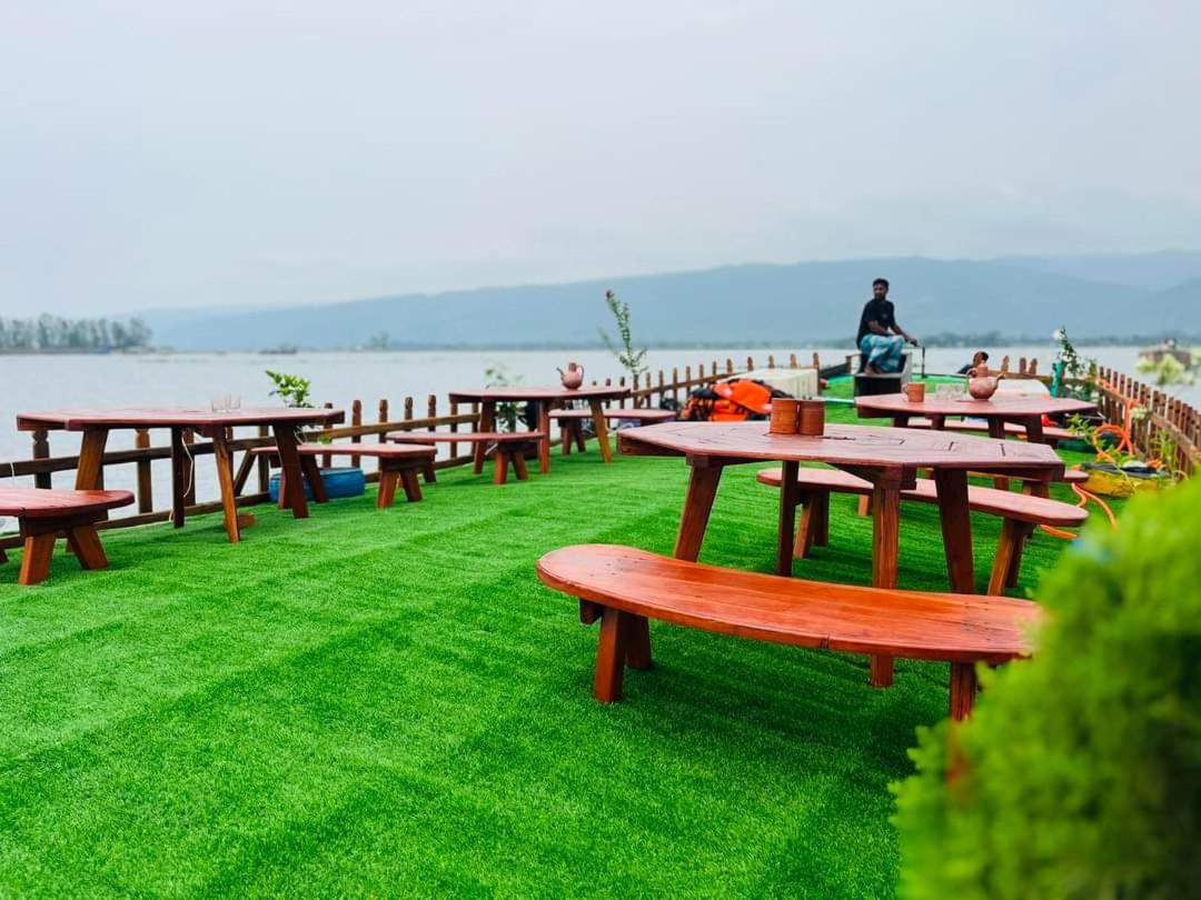 Galui - Truly Floating House in Tangua