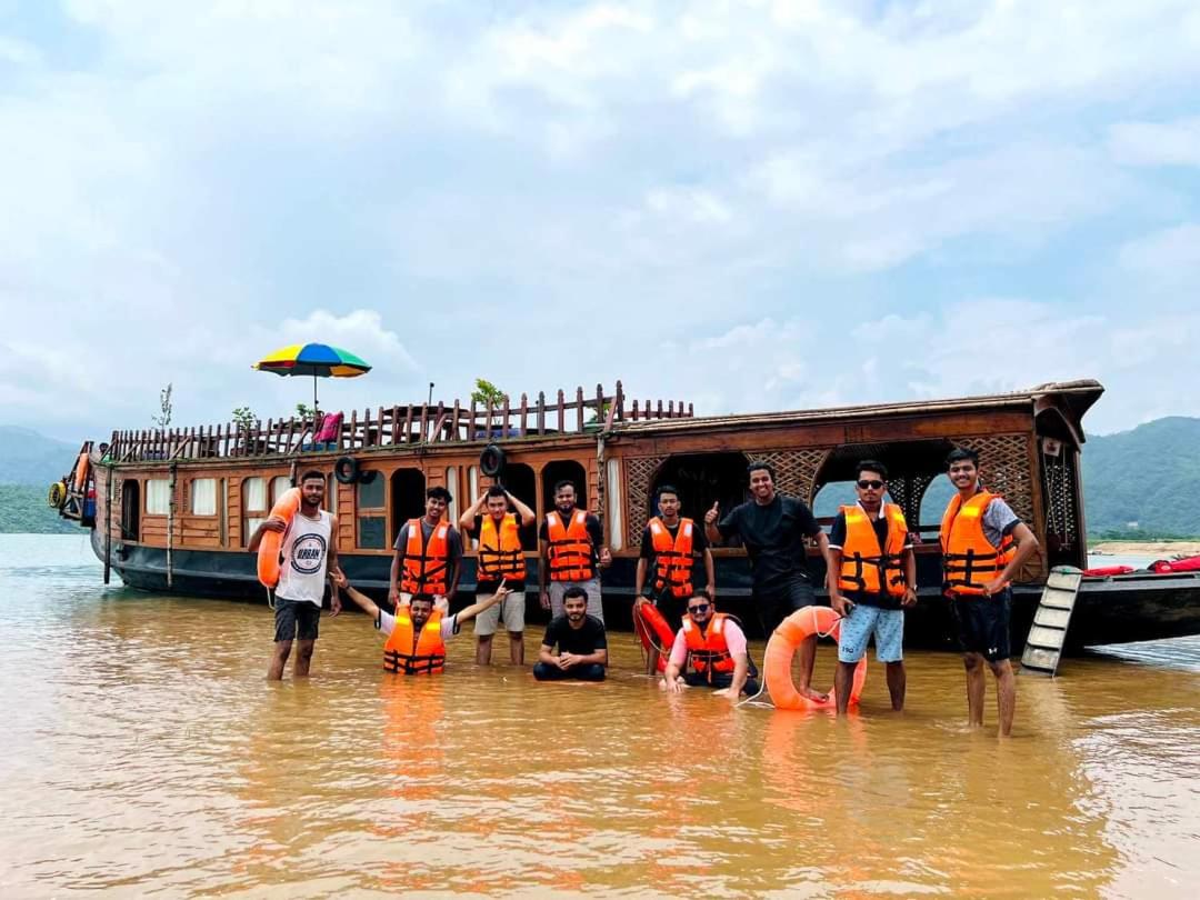 Galui - Truly Floating House in Tangua