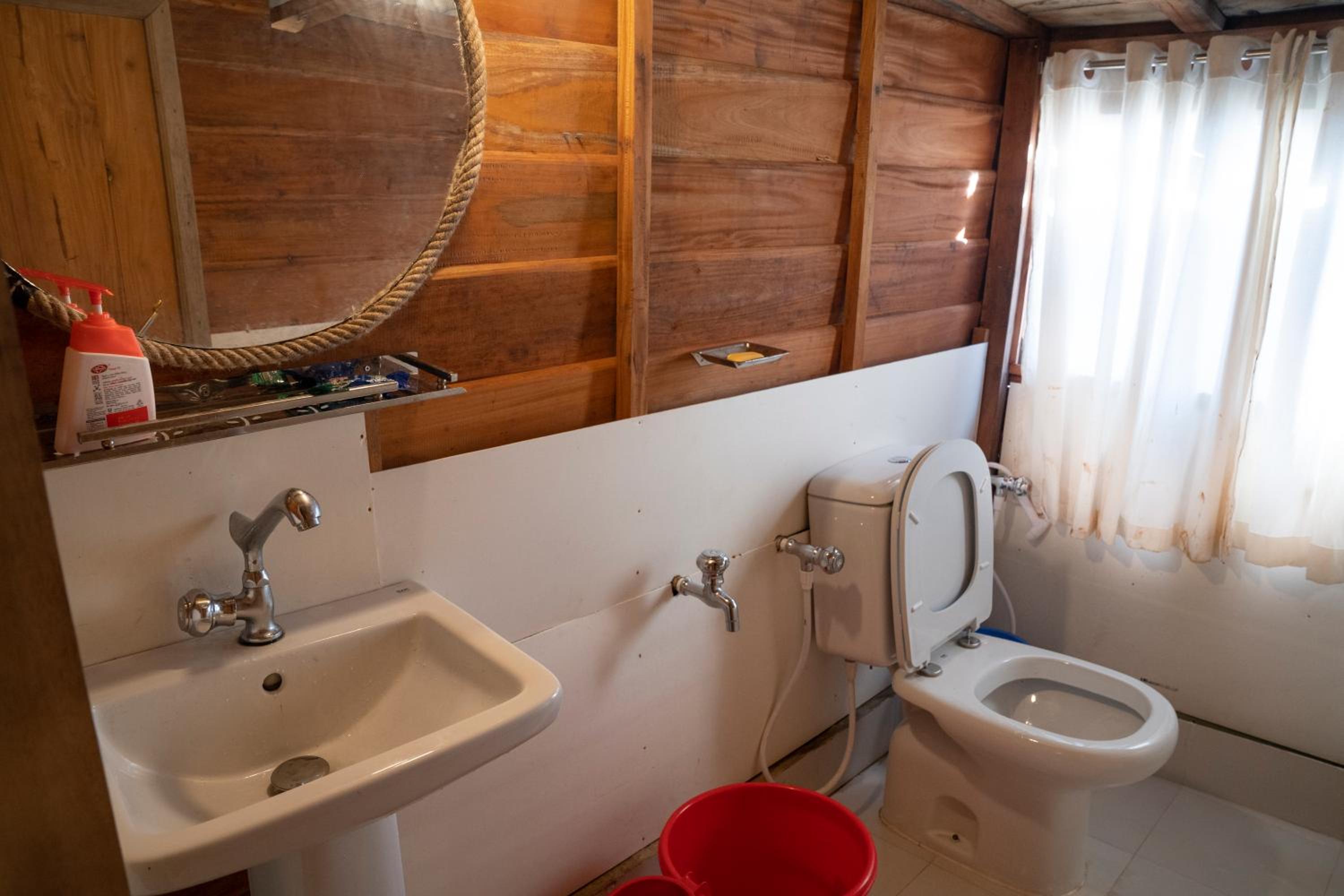 Galui - Truly Floating House in Tangua