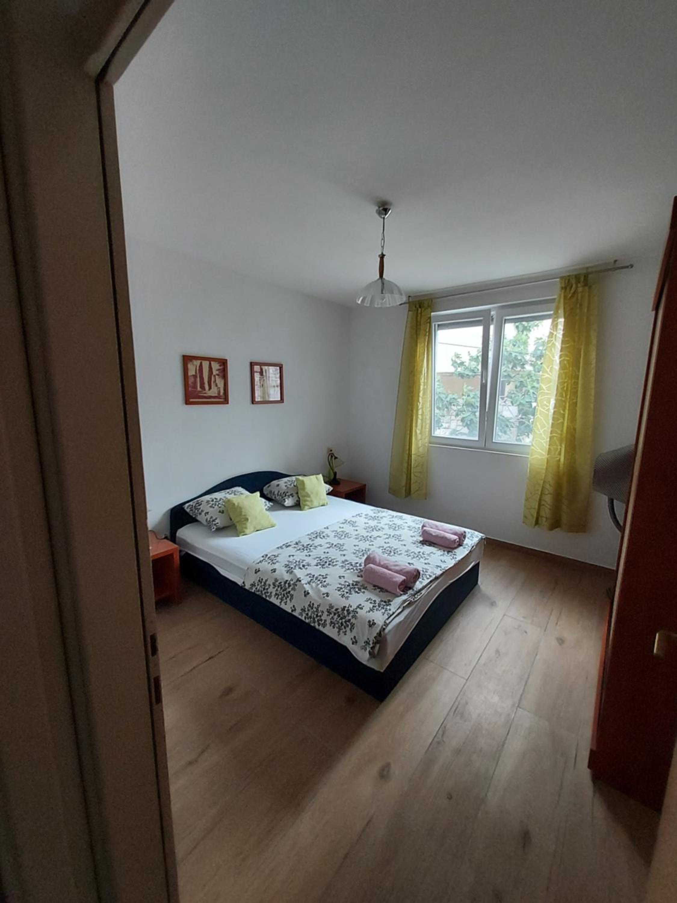 Apartment Emi
