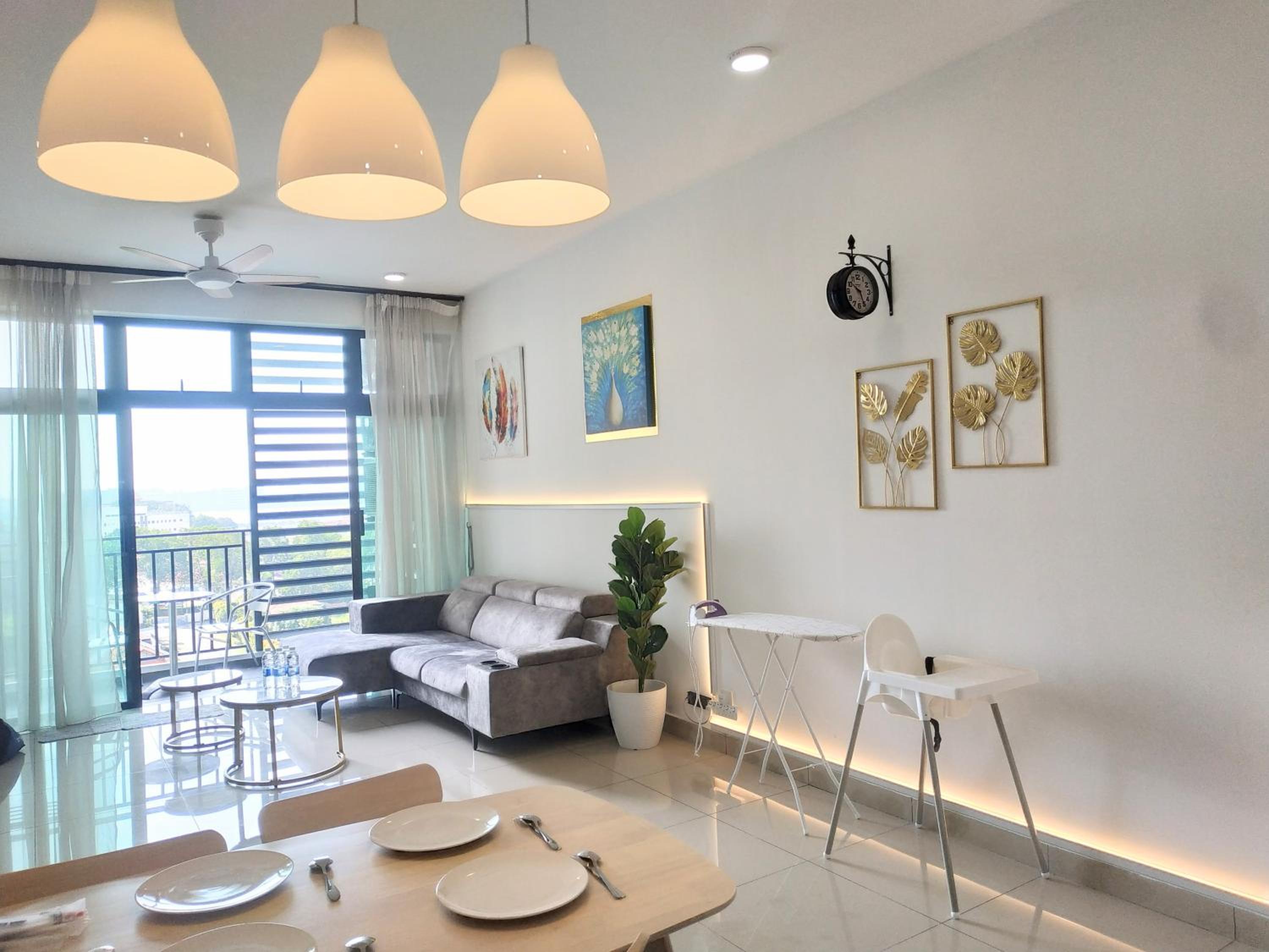 Citywoods Apartment Next to Thistle hotel,Hospital Sultanah Aminah,Ciq custom3km by YHA