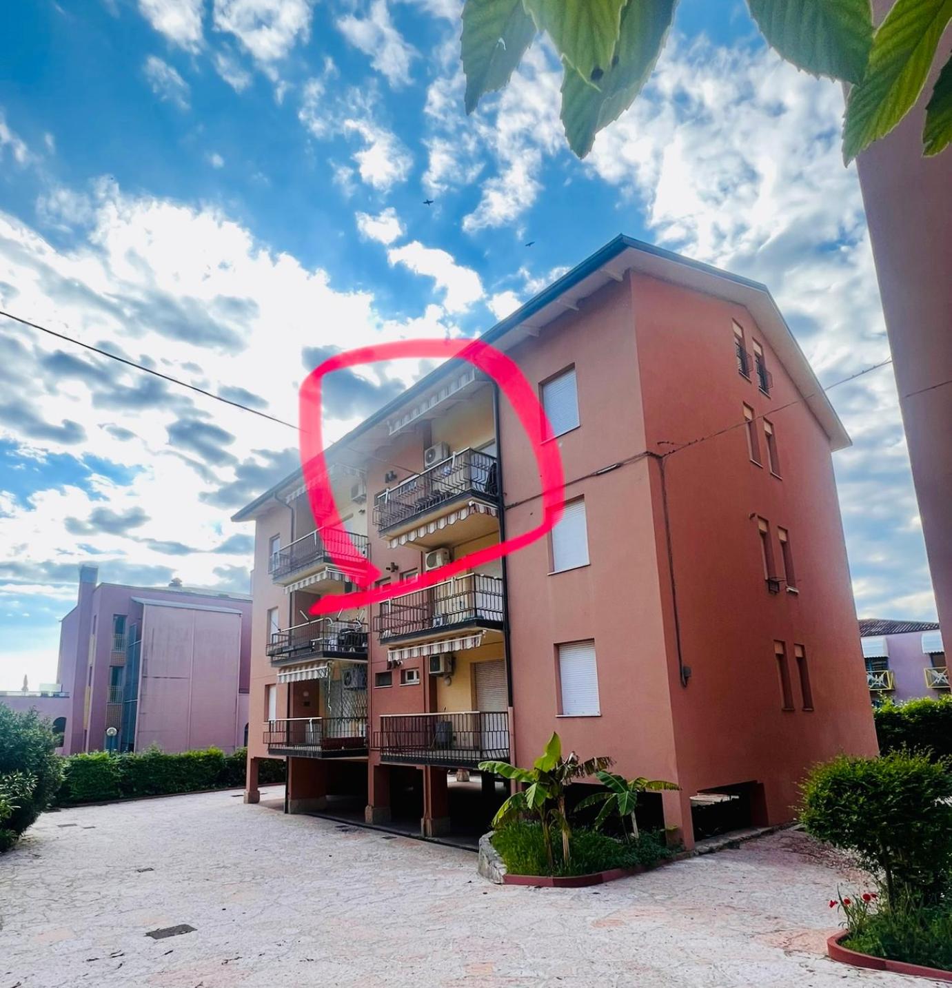 Appartamento bellissima vista lago, spiaggia privata,nuovo photo 1