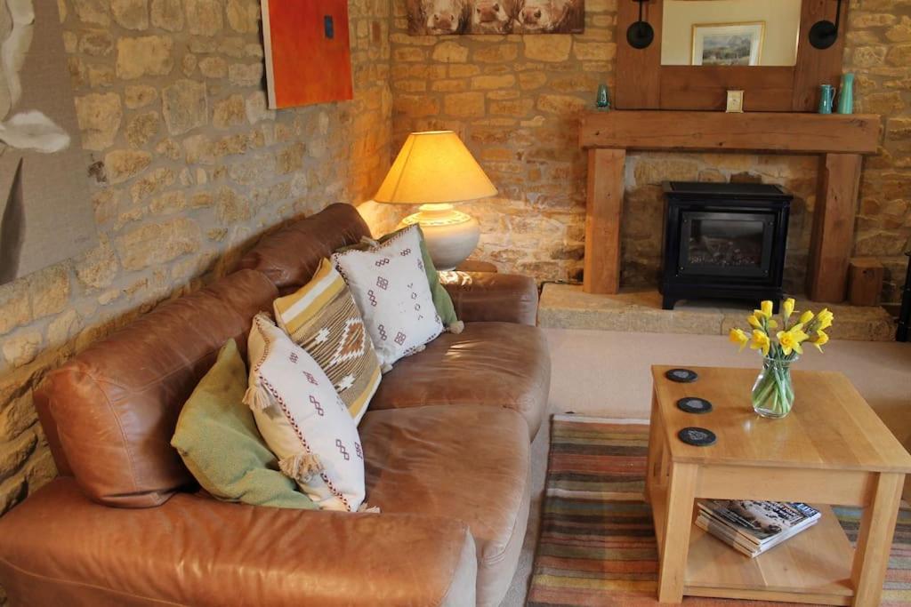 Milliners Barn, 4 People view 4