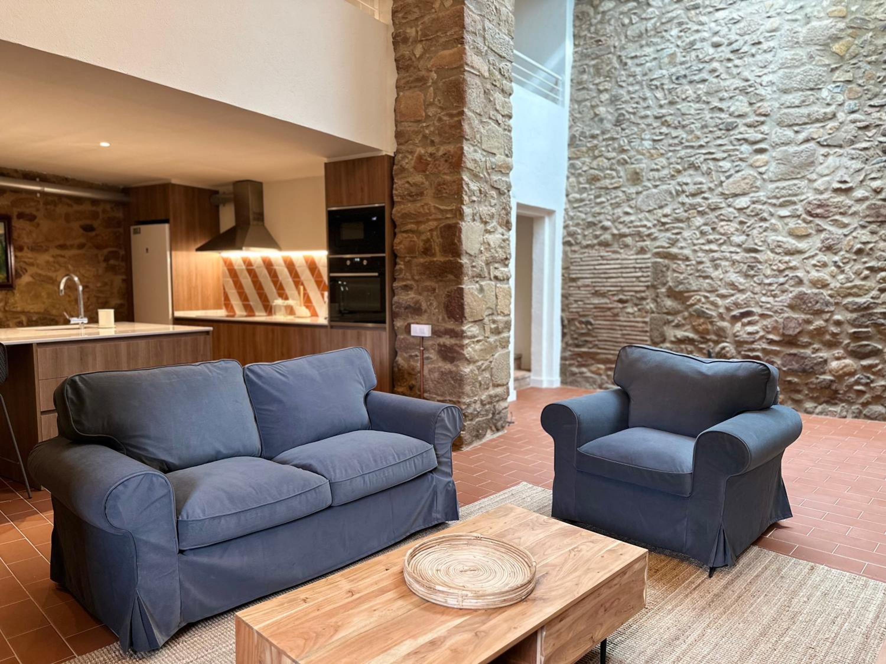 Encís d'Empordà -Adults Only-