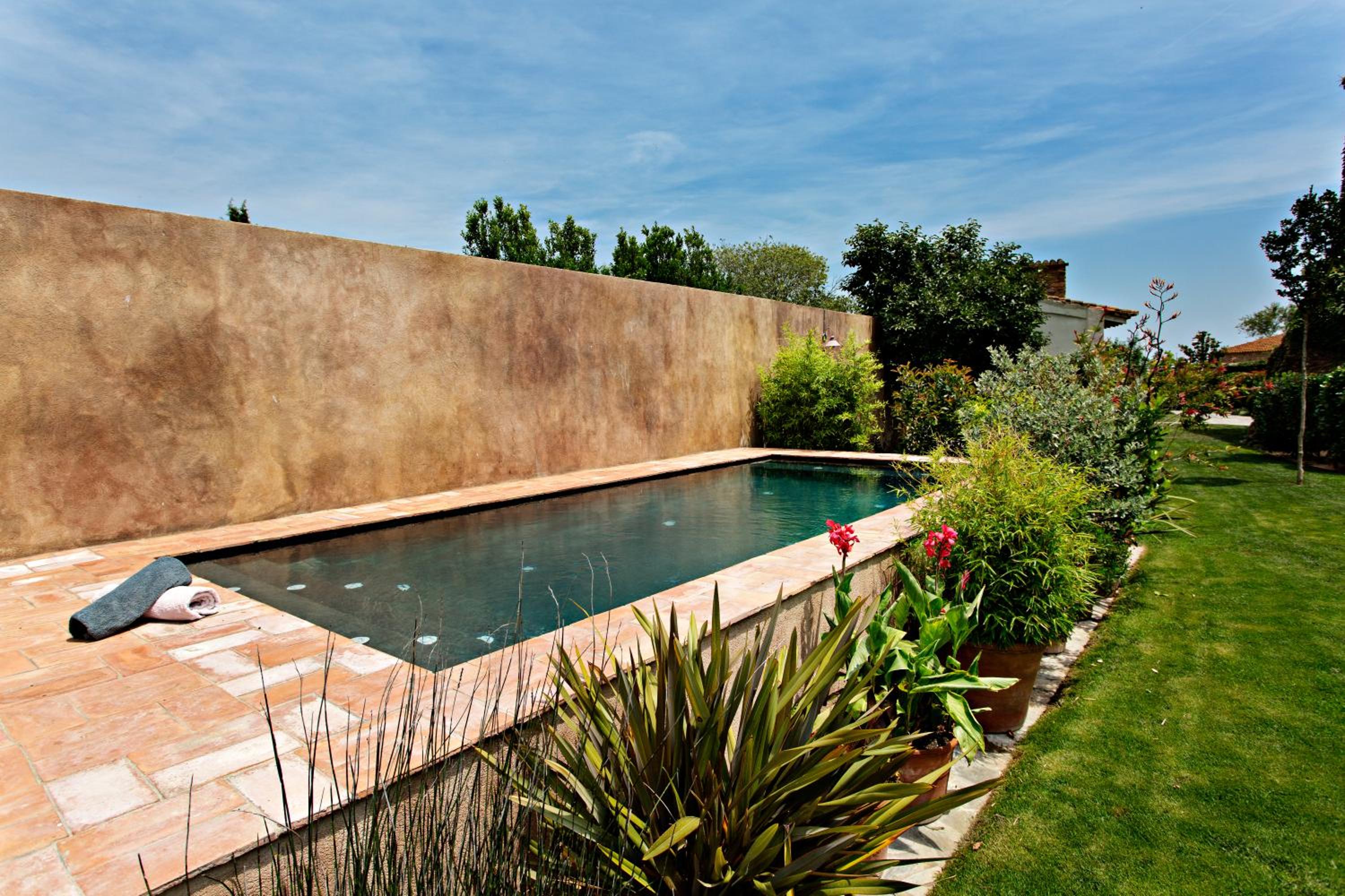 Encís d'Empordà -Adults Only-