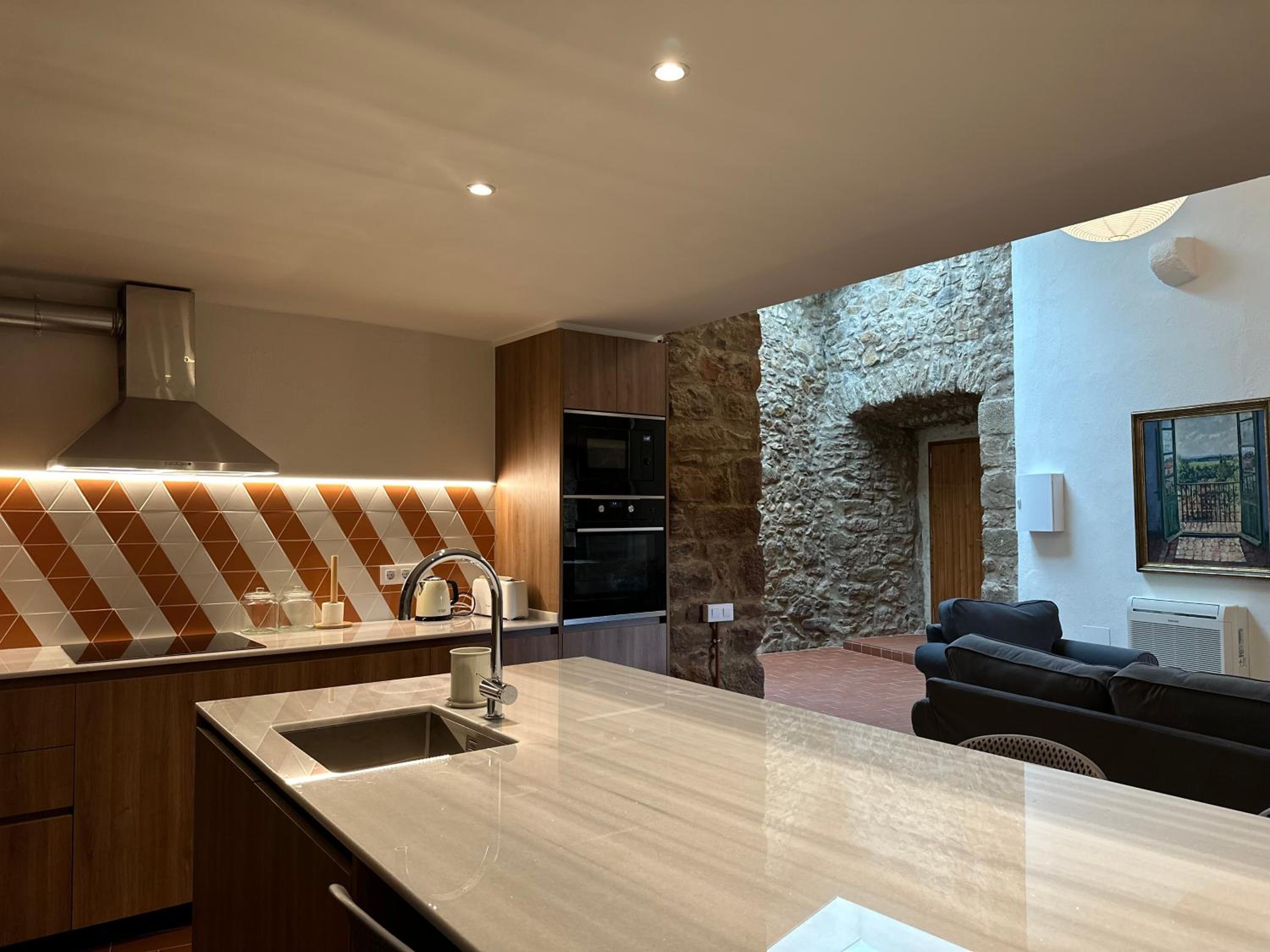 Encís d'Empordà -Adults Only-