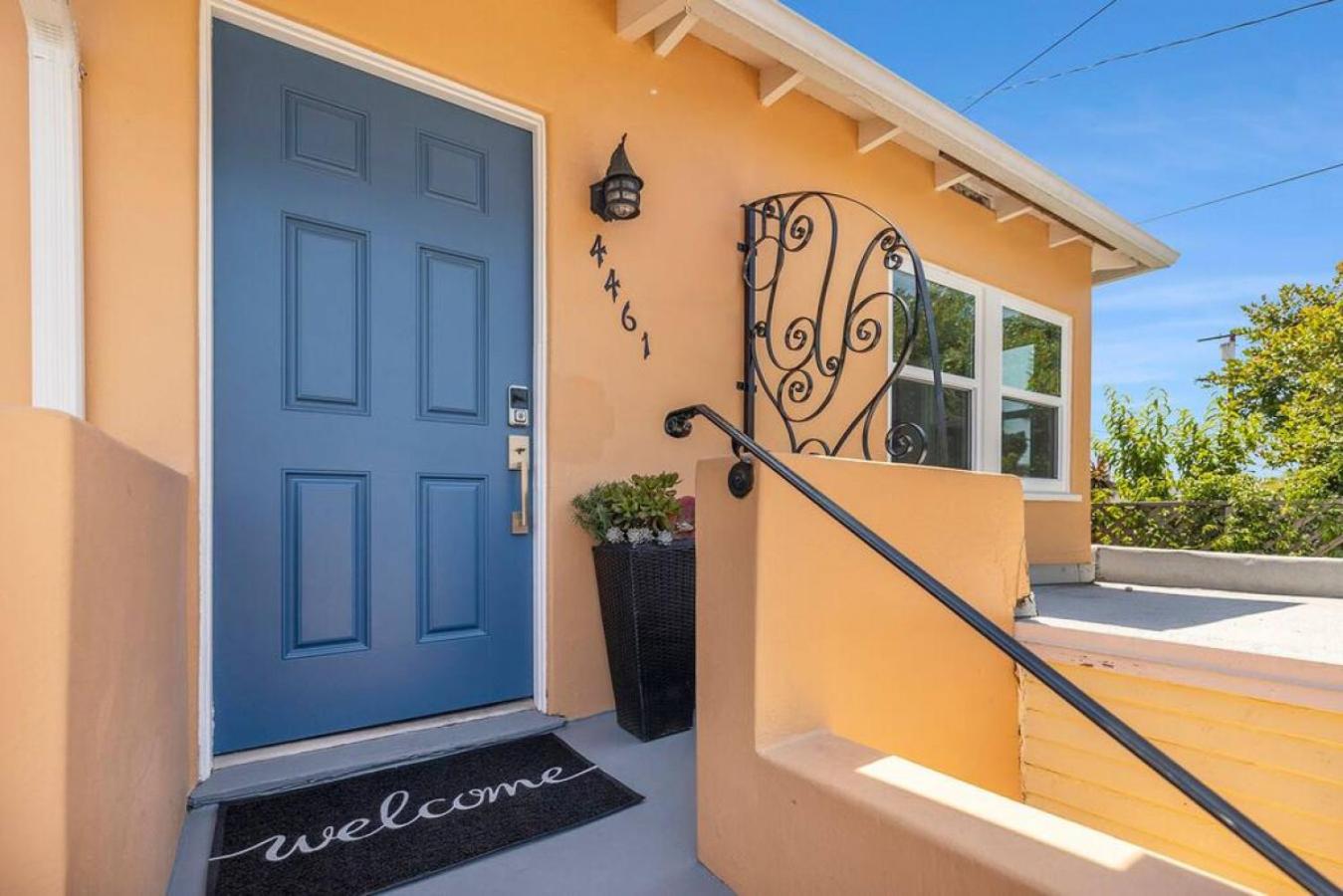 Stylish 1Br Retreat With Garage AC Close 2 Everything view 5