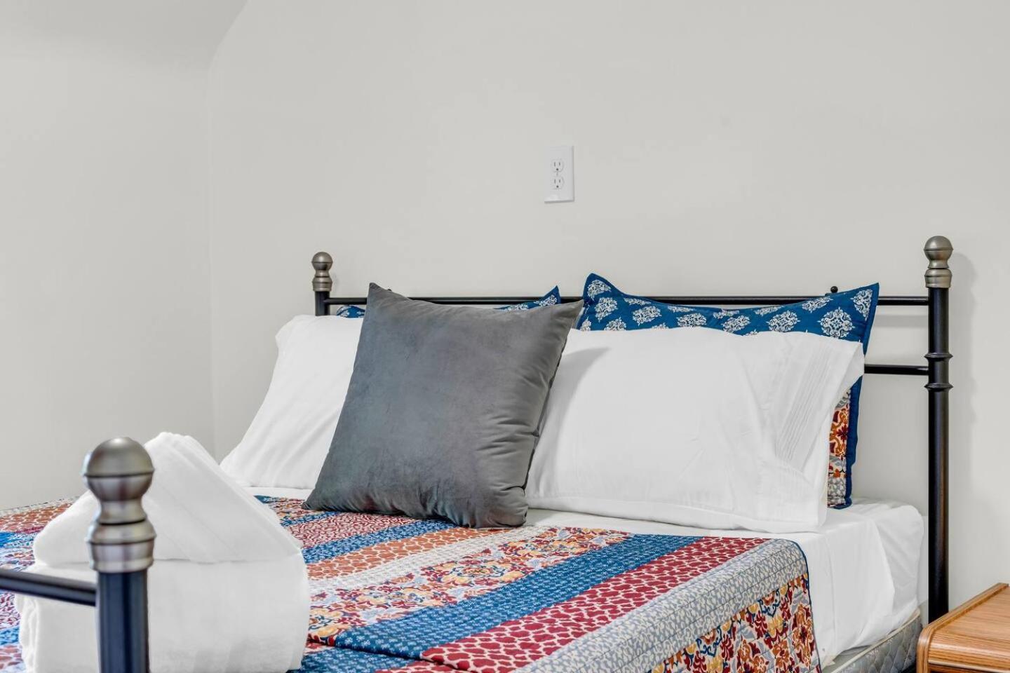 One of the Closest Homes to Tourist District- 13 Guests