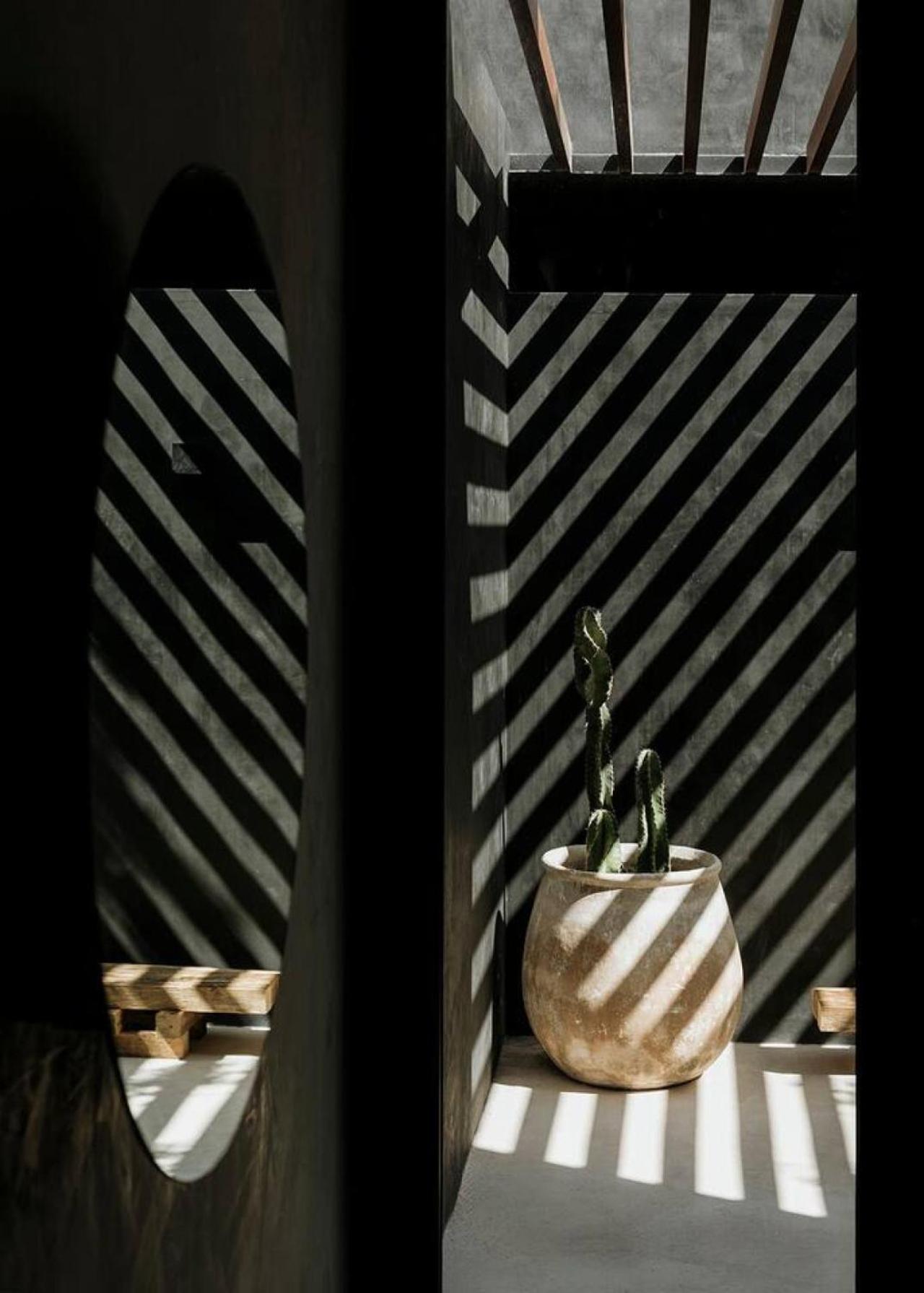 Mar Y Miel Noir Modern view 3