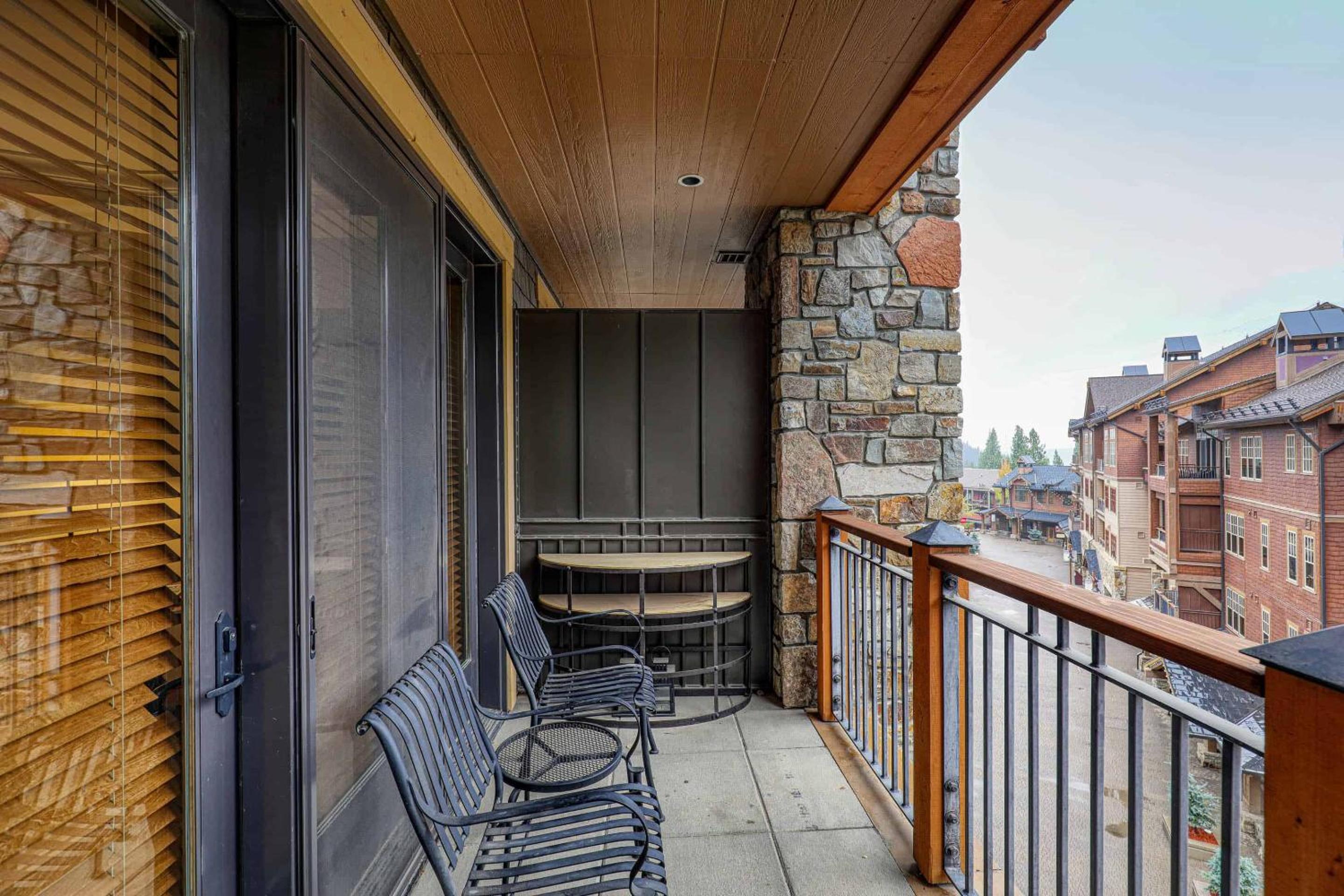 Lake Tahoe Vacations - Big Horn Lodge 409 by East West Hospitality - Property Image 11