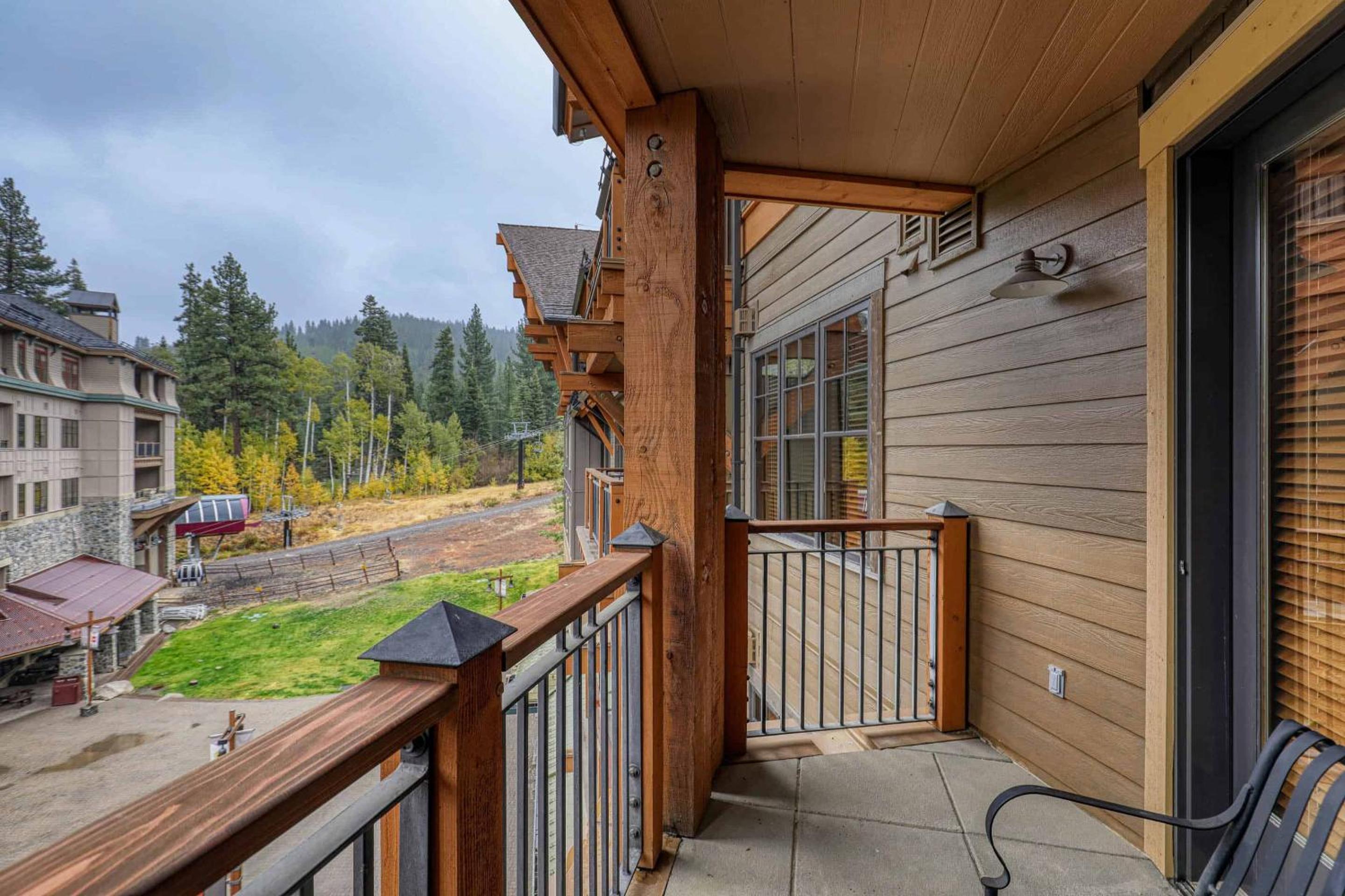 Lake Tahoe Vacations - Big Horn Lodge 409 by East West Hospitality - Property Image 12