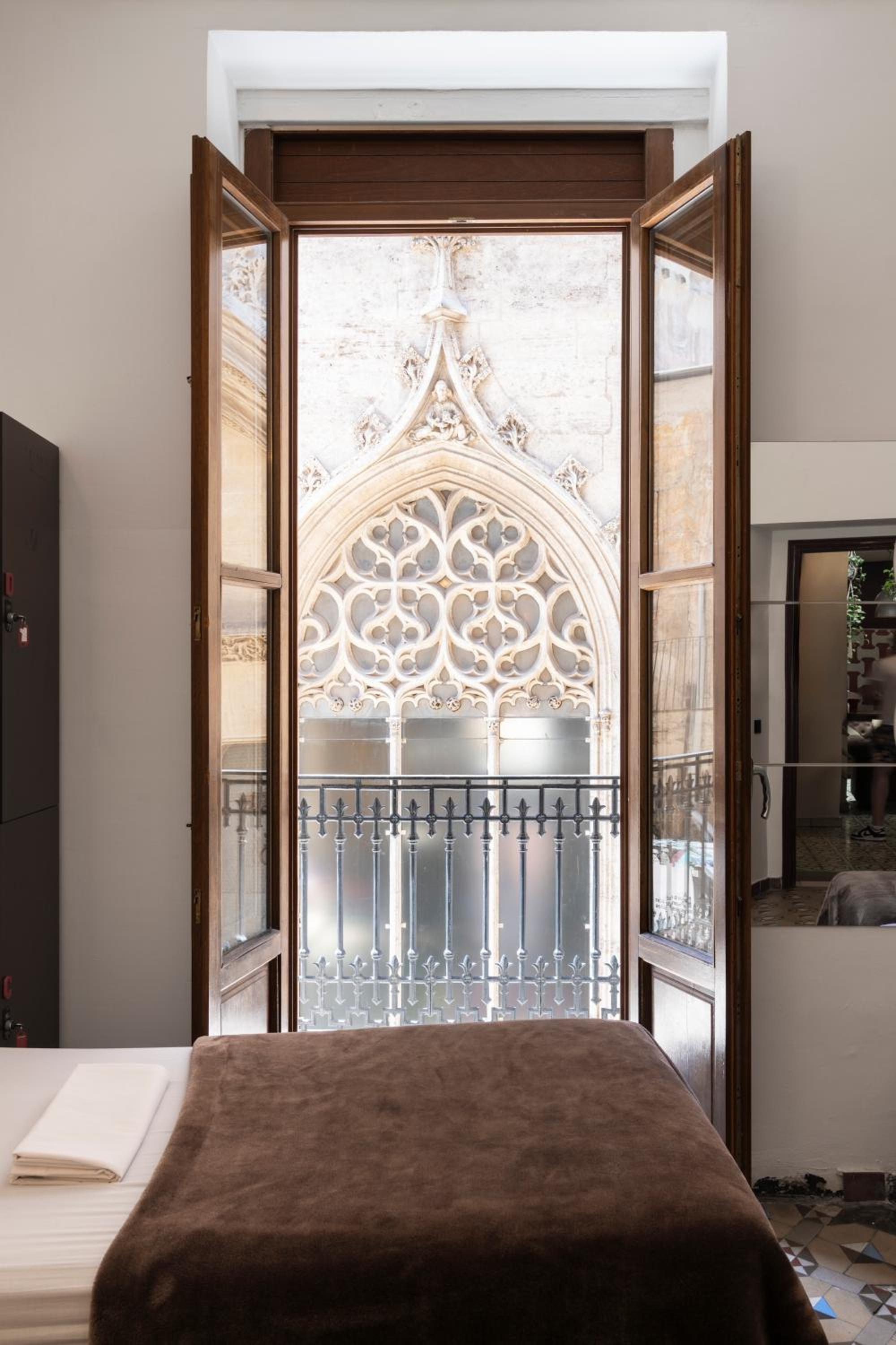 Home Youth Hostel by Feetup Hostels