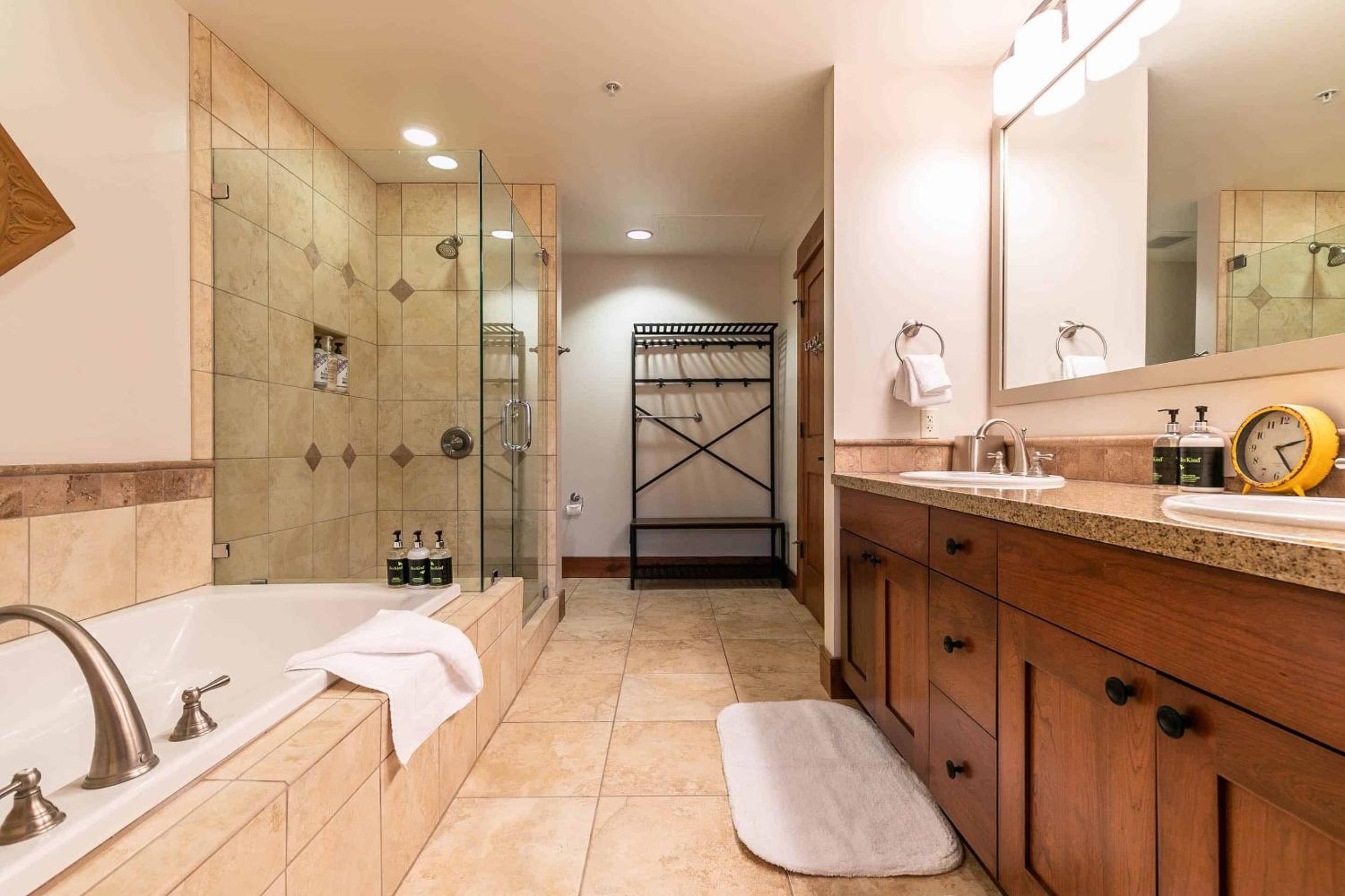 Lake Tahoe Vacations - Big Horn Lodge 409 by East West Hospitality - Property Image 9