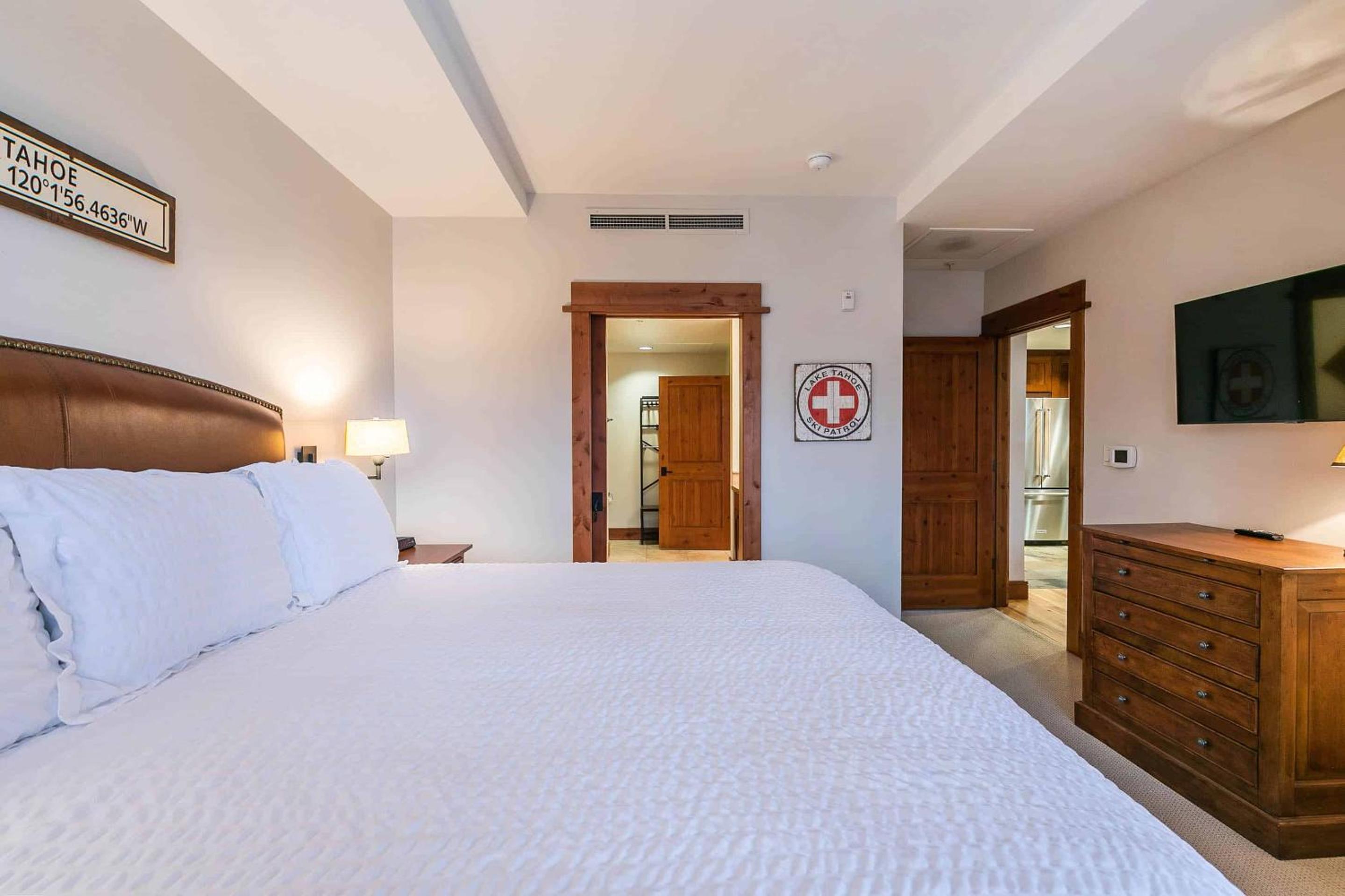 Lake Tahoe Vacations - Big Horn Lodge 409 by East West Hospitality - Property Image 15