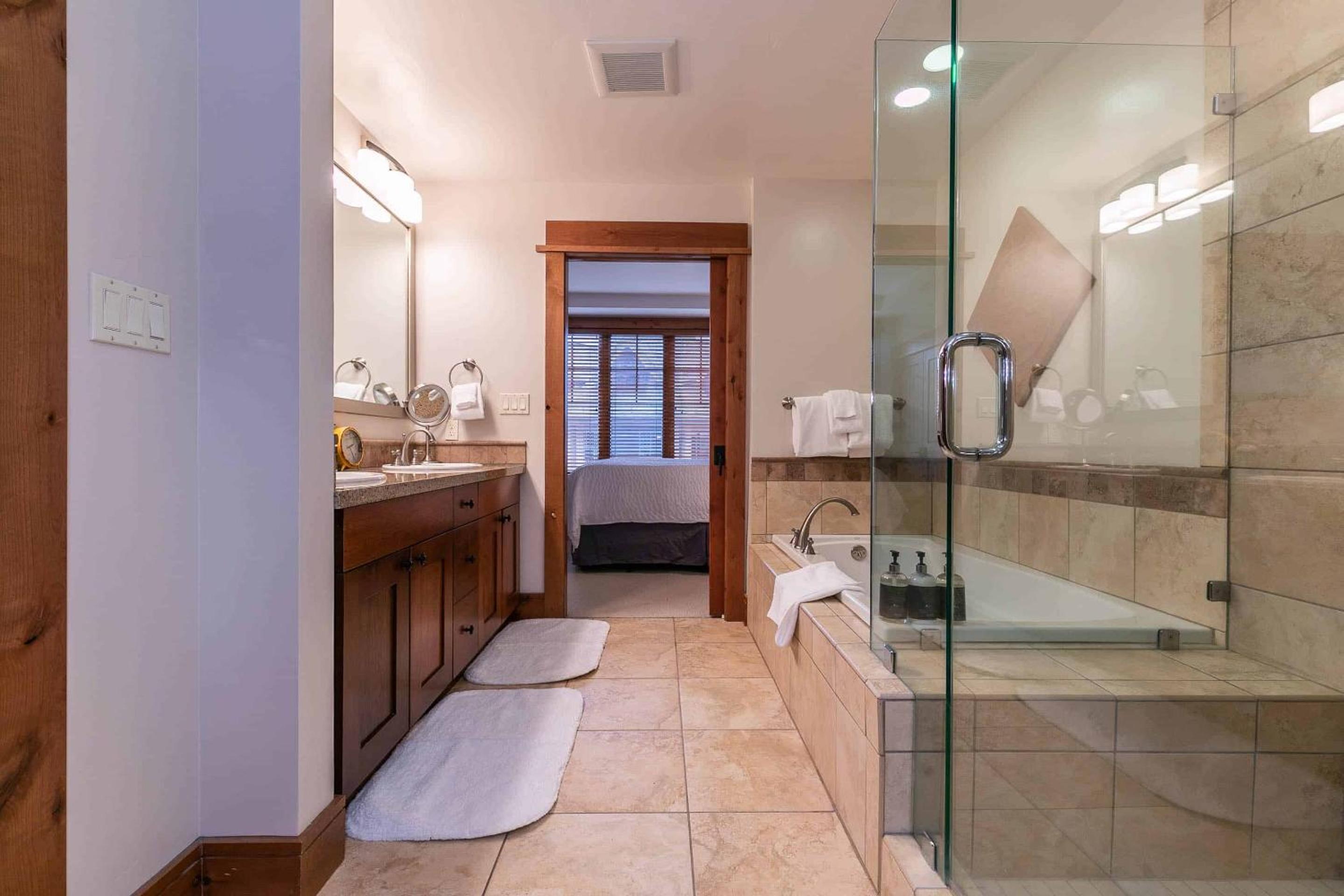 Lake Tahoe Vacations - Big Horn Lodge 409 by East West Hospitality - Property Image 10