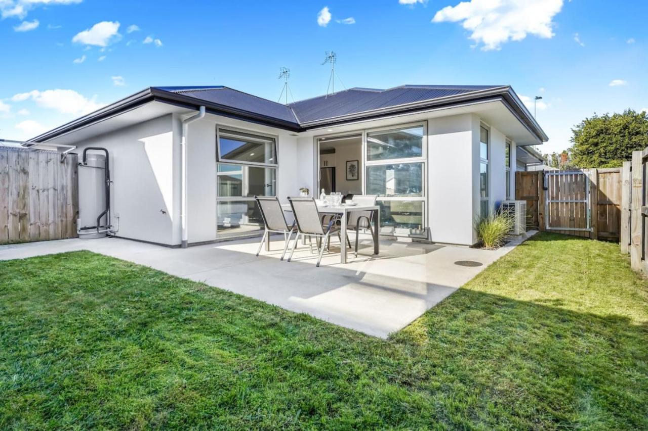 Stylish, Modern and Central view 3