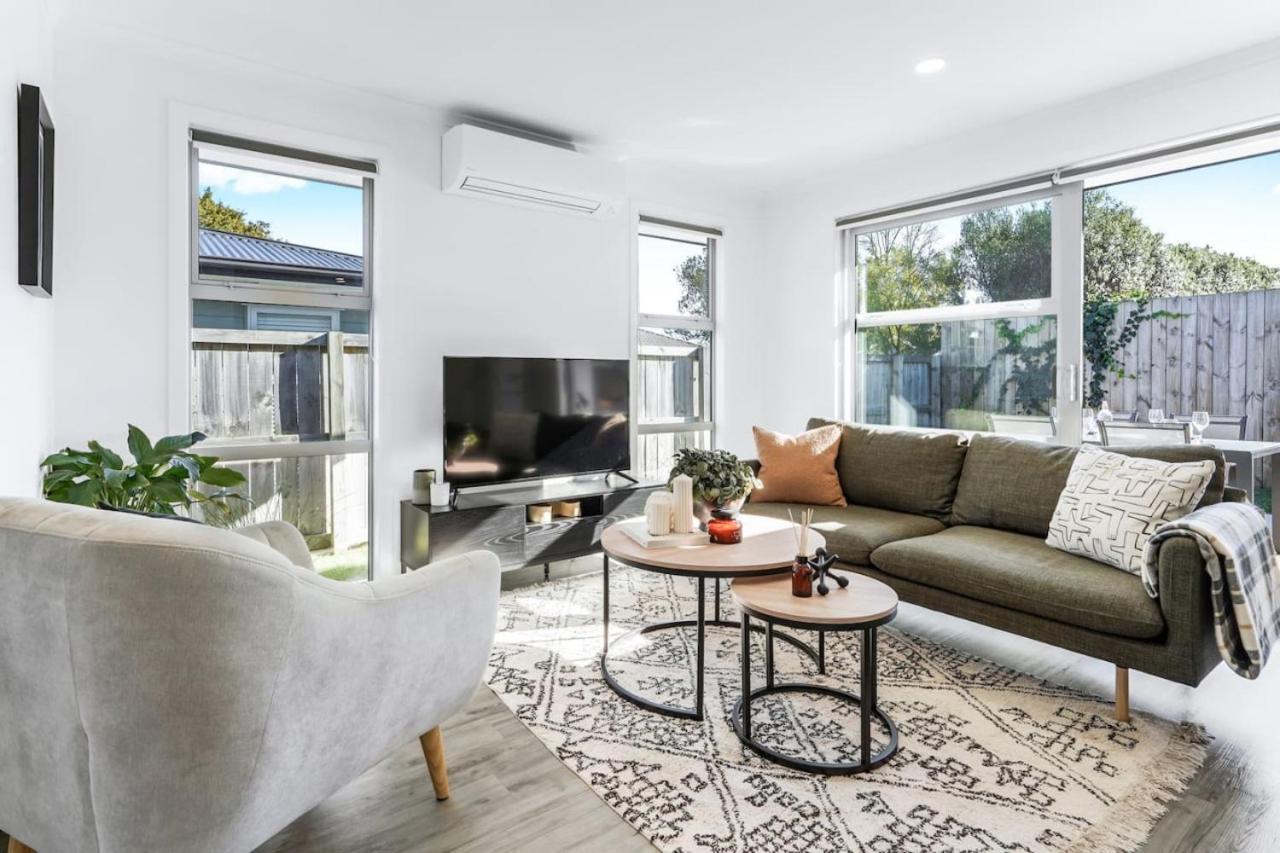 Stylish, Modern and Central view 2