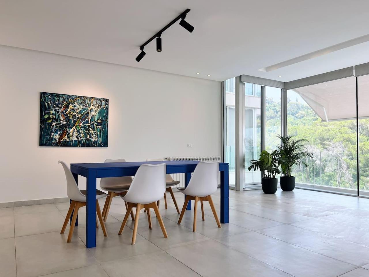 Yarze Escape 2BR with pool access view 2