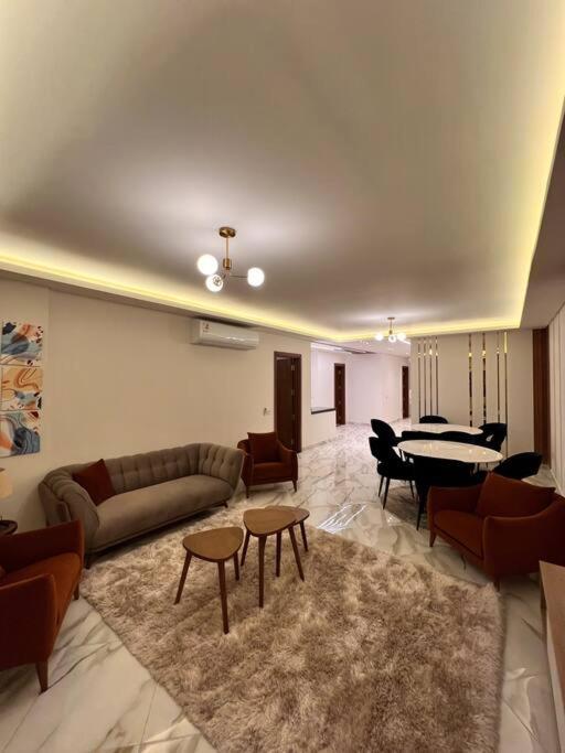 White Palace served Apartment 21