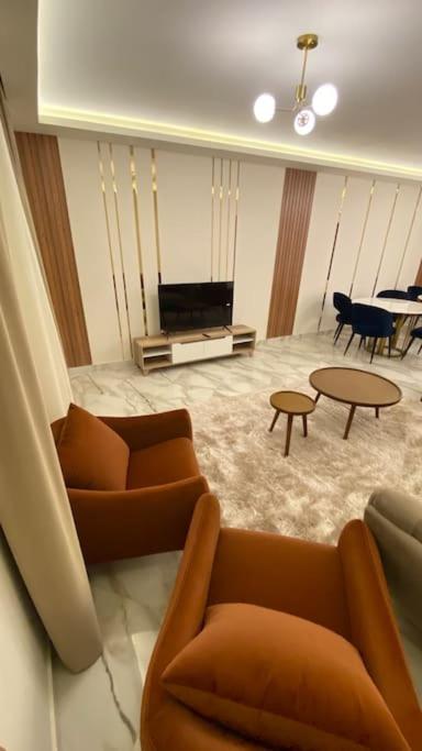 White Palace served Apartment 21