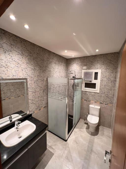 White Palace served Apartment 21