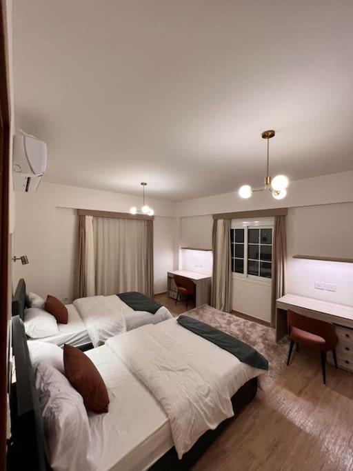 White Palace served Apartment 21