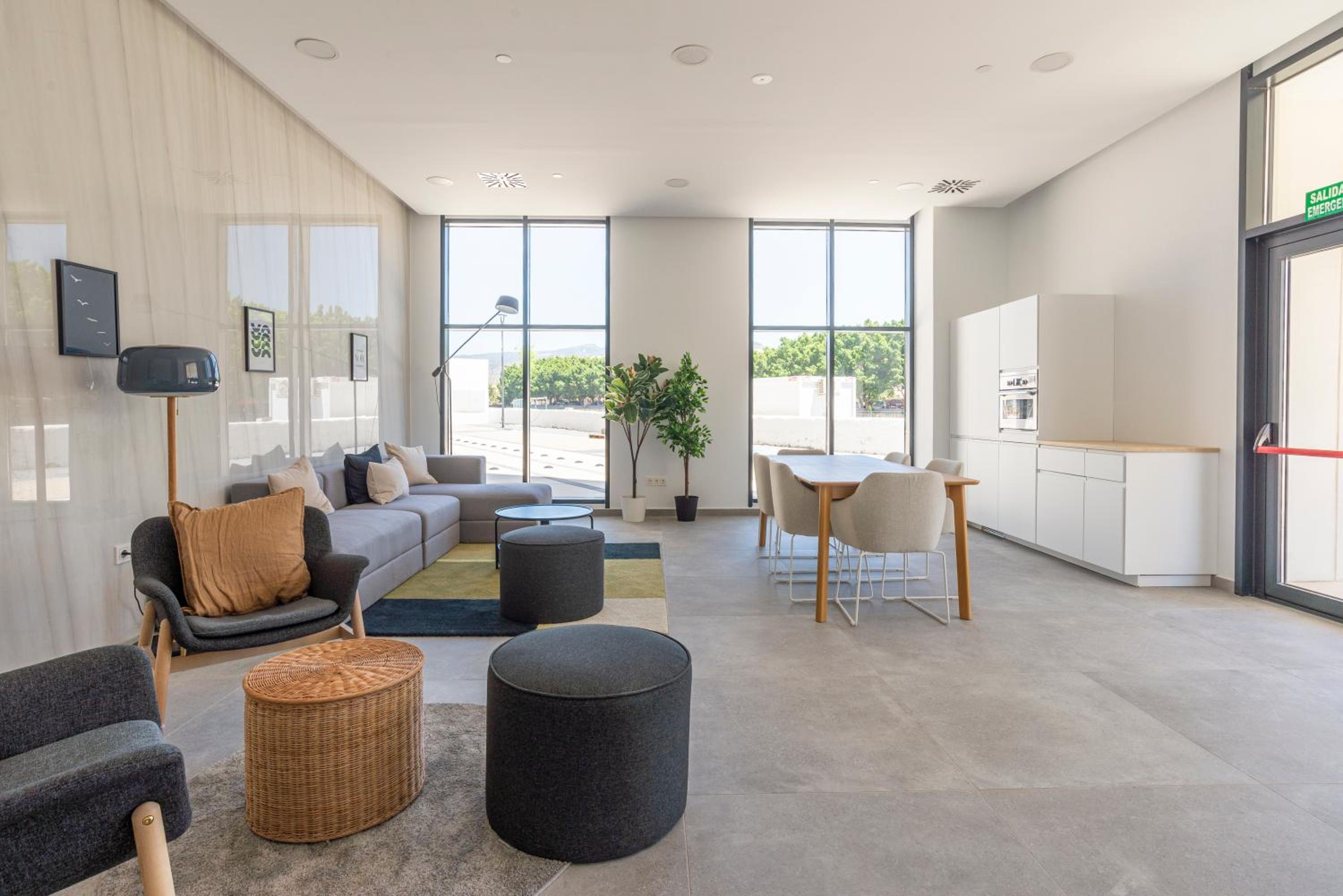 Skyline III Pool & Coworking by ELE Apartments