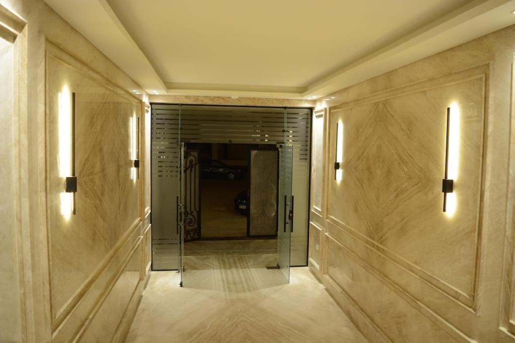 White Palace served Apartment 22