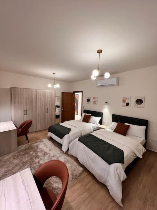 White Palace served Apartment 22
