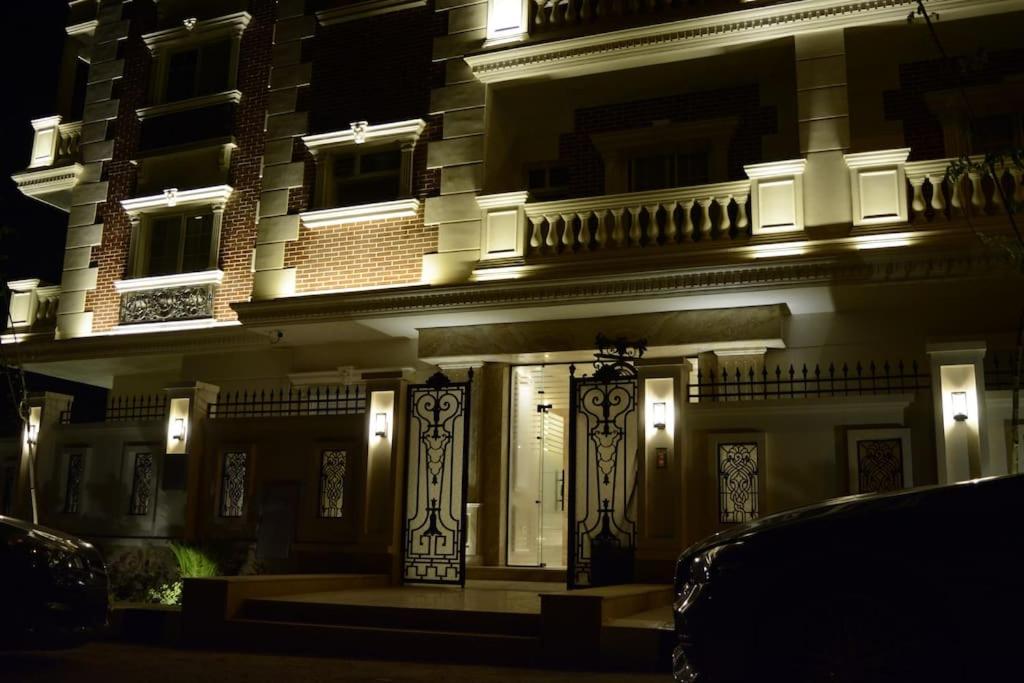 White Palace served Apartment 22