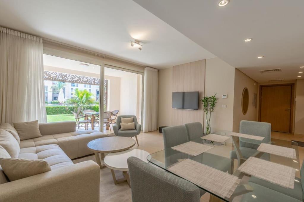 Stylish Gouna Escape 2BR Mangroovy Beach Pool Access