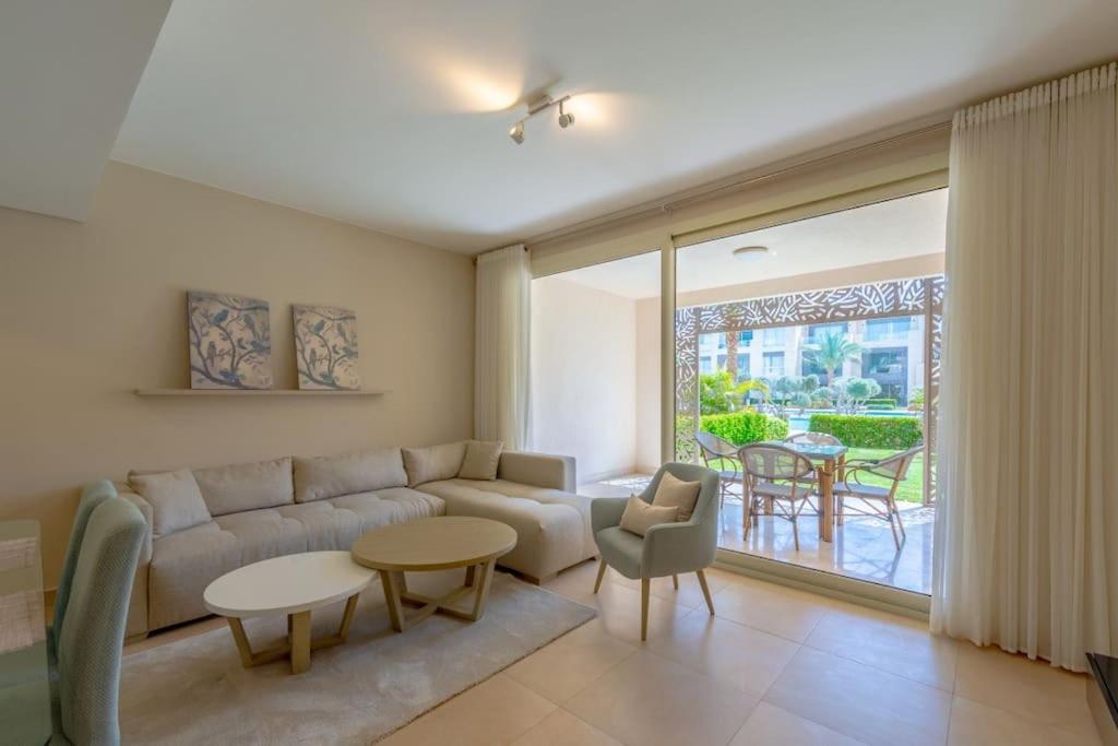 Stylish Gouna Escape 2BR Mangroovy Beach Pool Access